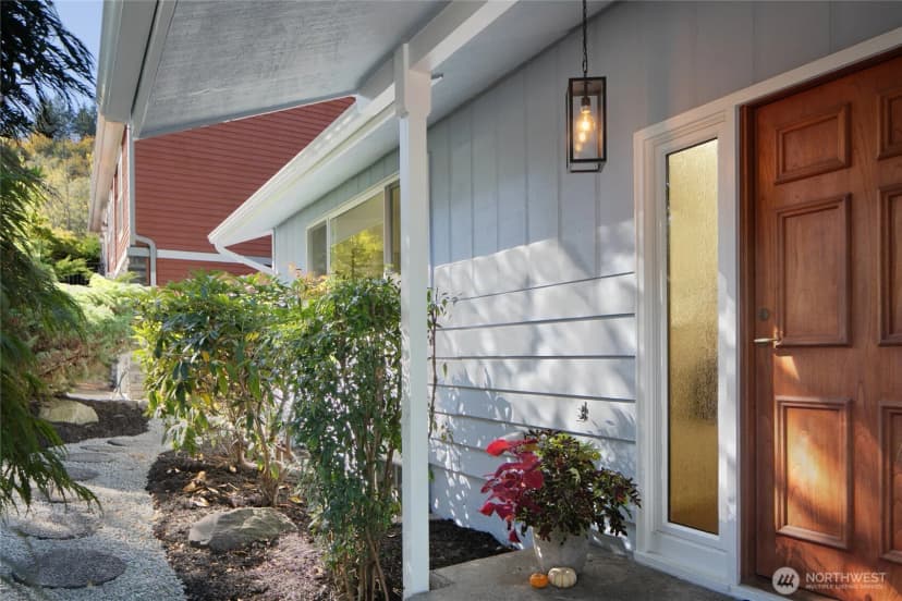 Property photo for 2806 Ne 177th Place, Lake Forest Park