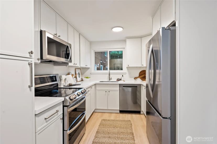 Property photo for 2806 Ne 177th Place, Lake Forest Park photo 9
