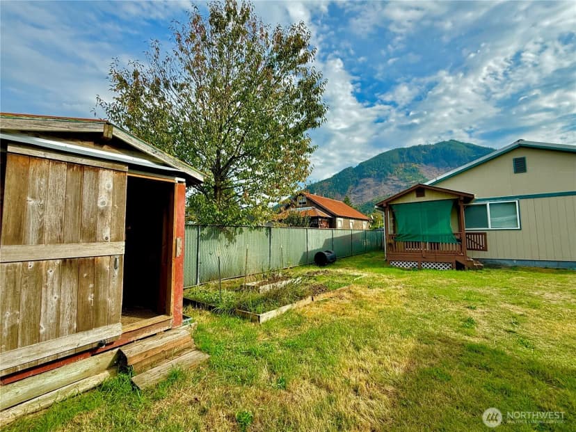 Property photo for 625 S Emens, Darrington photo 35