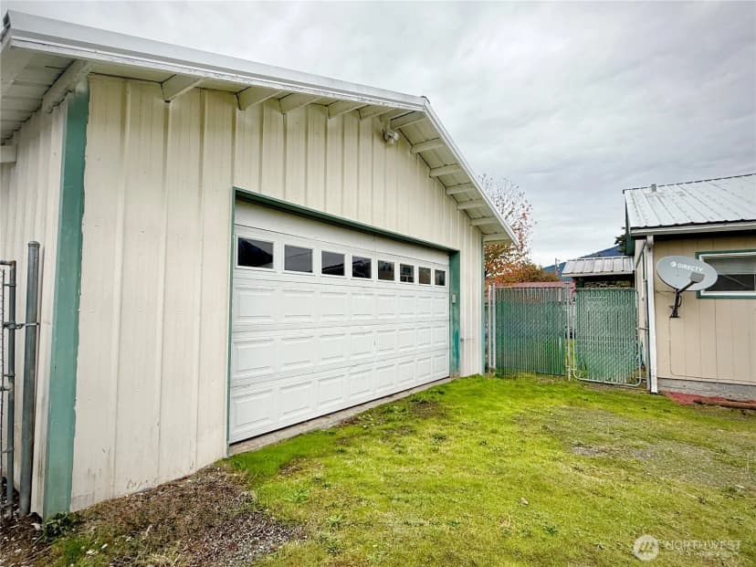Property photo for 625 S Emens, Darrington photo 34