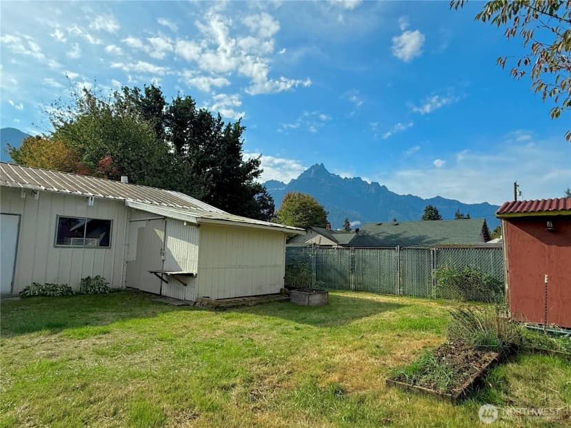 Property photo for 625 S Emens, Darrington photo 26