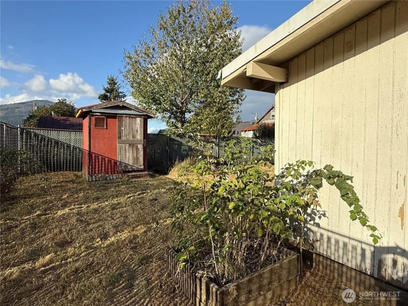 Property photo for 625 S Emens, Darrington photo 22