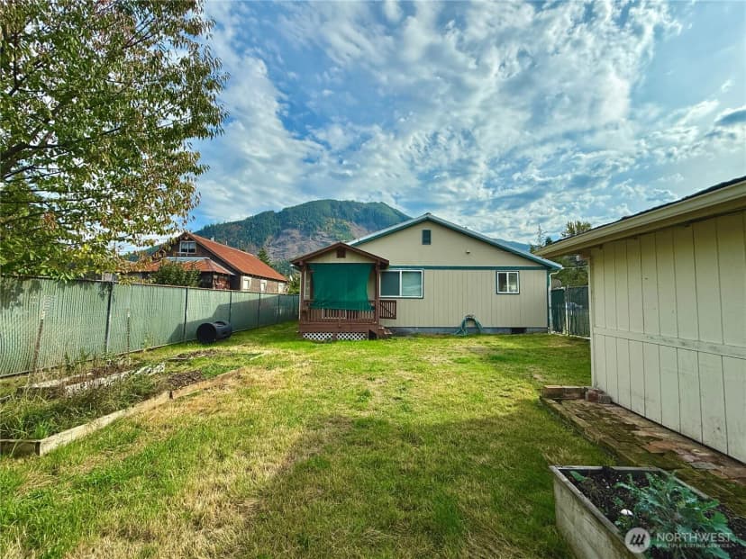 Property photo for 625 S Emens, Darrington photo 2