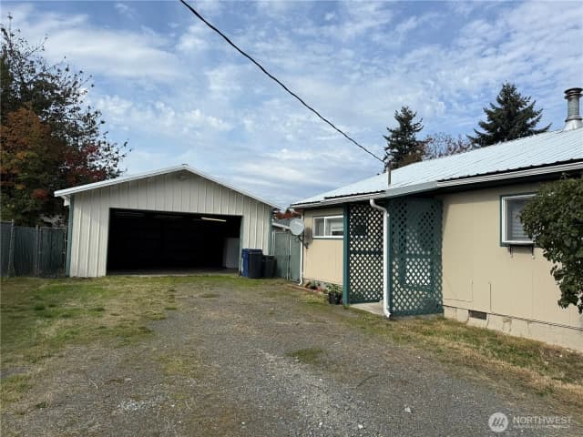 Property photo for 625 S Emens, Darrington photo 4