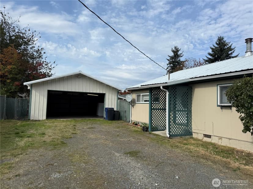 Property photo for 625 S Emens, Darrington photo 4