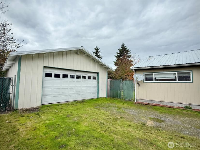 Property photo for 625 S Emens, Darrington photo 37