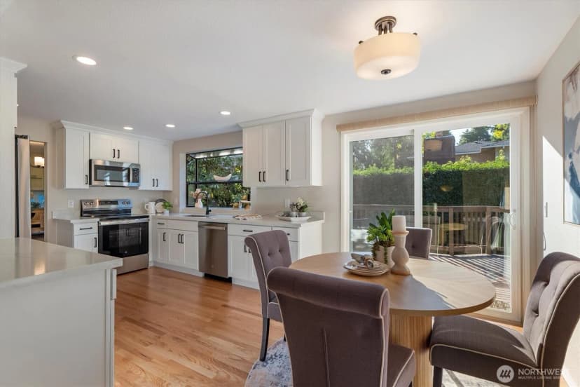 Property photo for 10824 Se 23rd Street, Bellevue photo 11