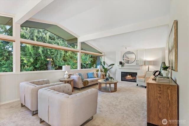 Property photo for 10824 Se 23rd Street, Bellevue photo 3