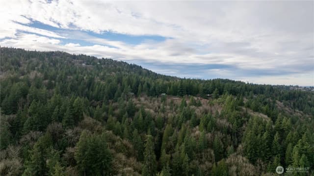 Property photo for 190 Xx Se 66th Street, Issaquah photo 2