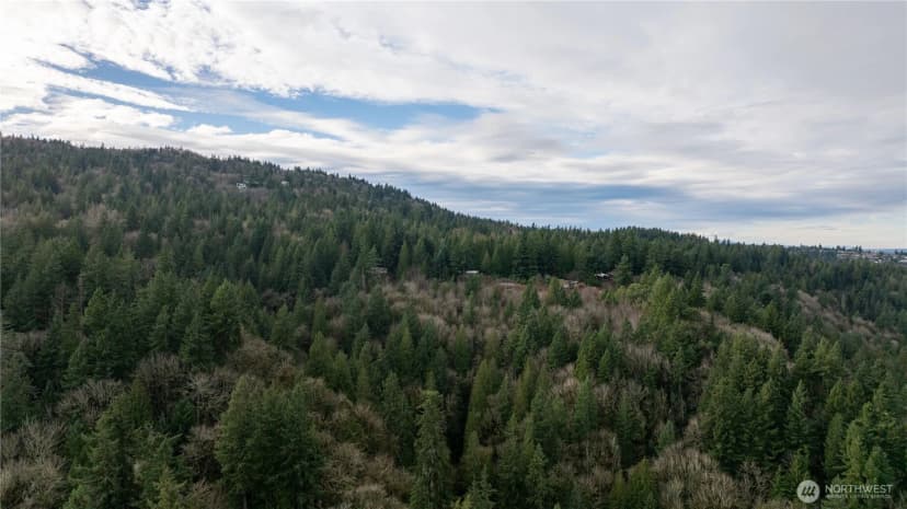 Property photo for 190 Xx Se 66th Street, Issaquah photo 2