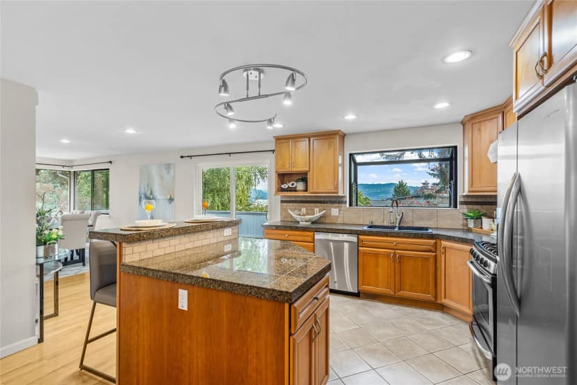 Property photo for 17127 Ne 8th Place, Bellevue photo 9