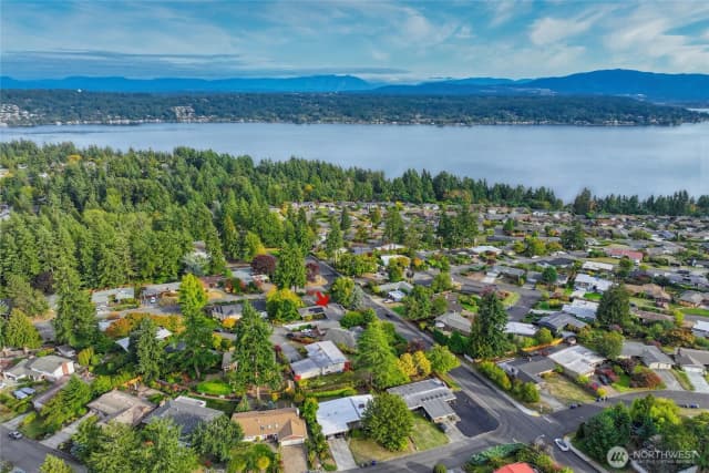 Property photo for 17127 Ne 8th Place, Bellevue photo 2