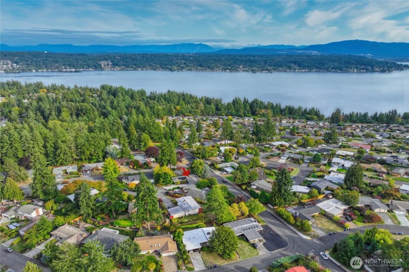 Property photo for 17127 Ne 8th Place, Bellevue photo 2