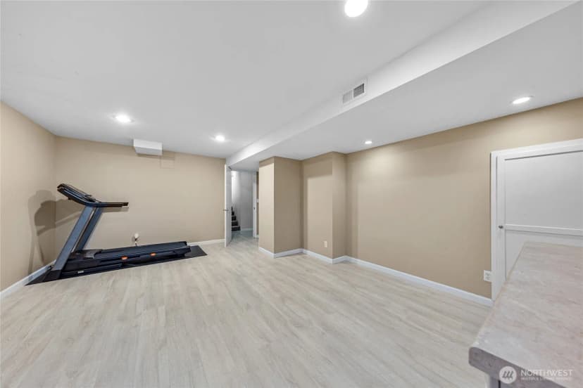 Property photo for 17127 Ne 8th Place, Bellevue photo 23