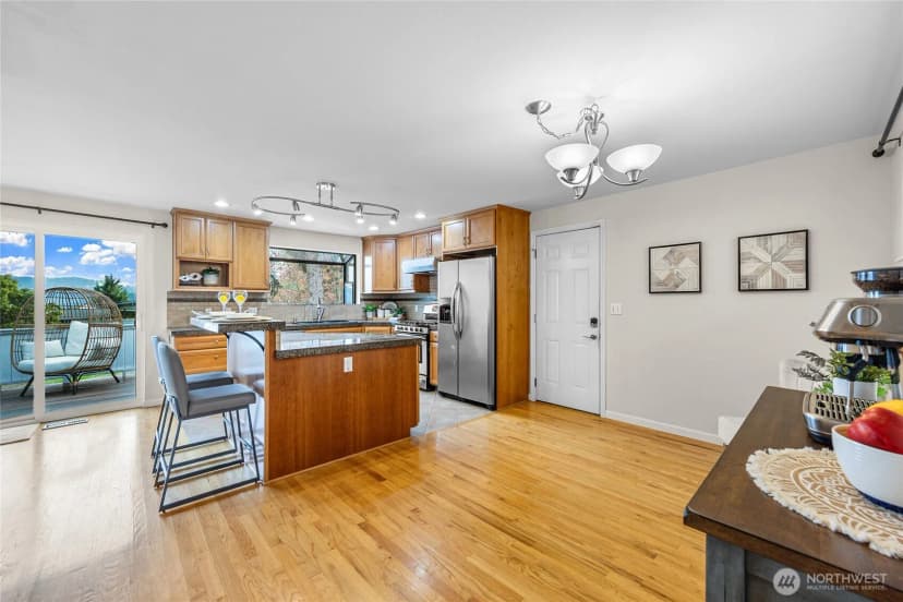 Property photo for 17127 Ne 8th Place, Bellevue photo 8