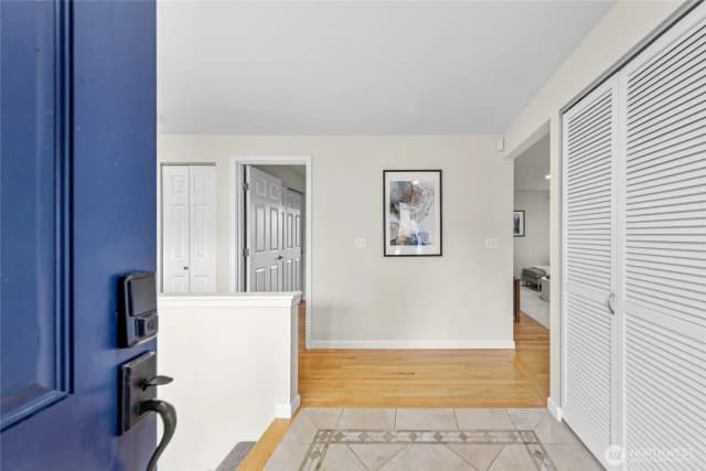 Property photo for 17127 Ne 8th Place, Bellevue photo 5