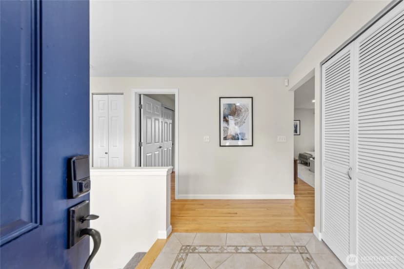 Property photo for 17127 Ne 8th Place, Bellevue photo 5