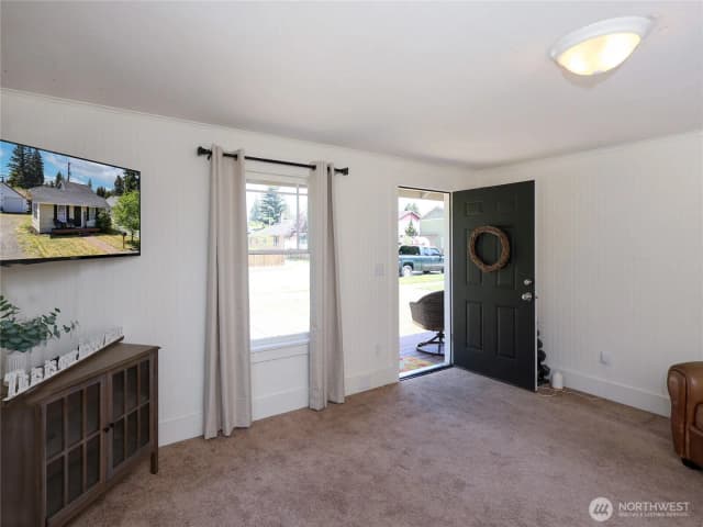 Property photo for 318 S French Avenue, Arlington photo 3