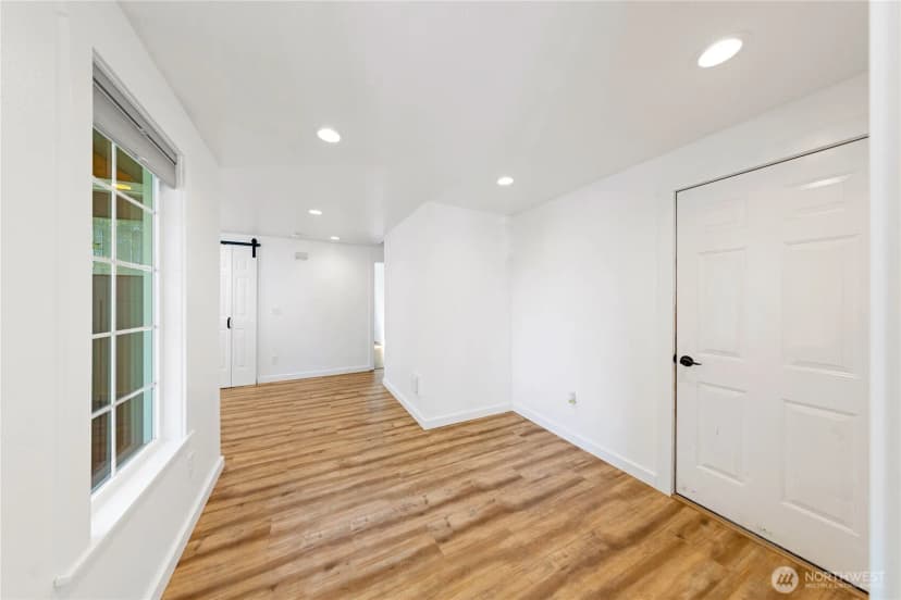 Property photo for 1316 Crystal Lane, Burlington photo 13
