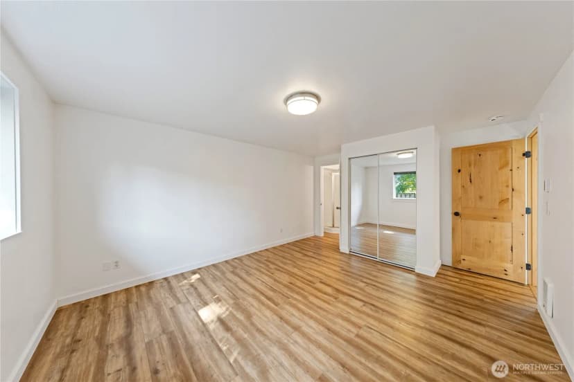 Property photo for 1316 Crystal Lane, Burlington photo 18