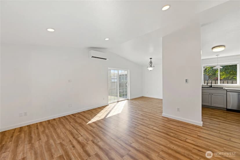 Property photo for 1316 Crystal Lane, Burlington photo 6