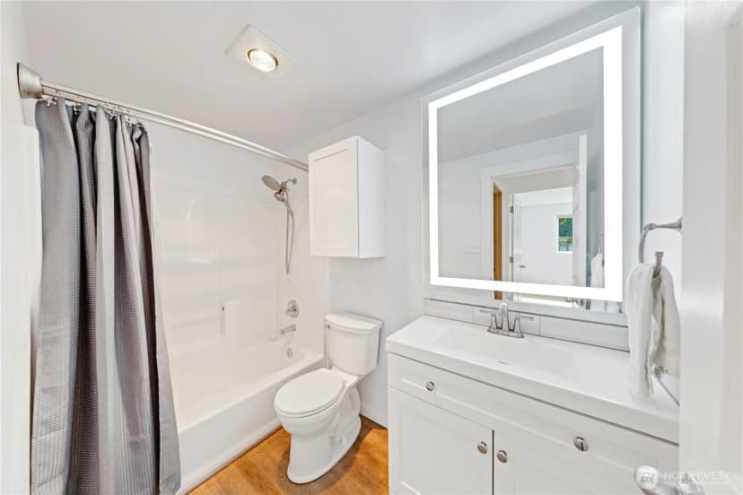 Property photo for 1316 Crystal Lane, Burlington photo 23
