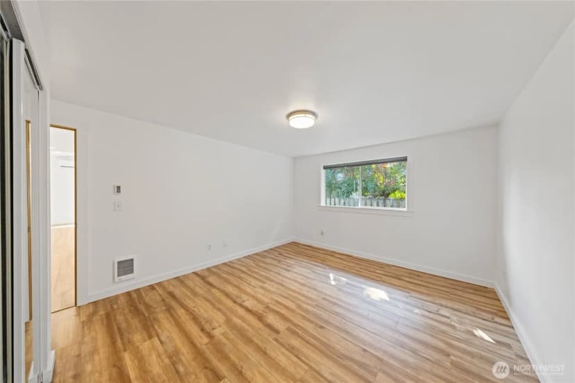 Property photo for 1316 Crystal Lane, Burlington photo 16