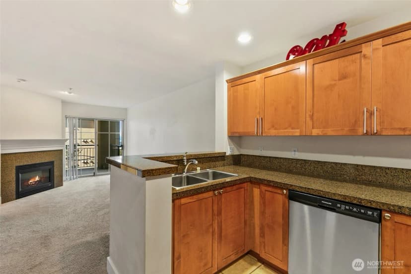 Property photo for 123 Queen Anne Avenue N #304, Seattle photo 15