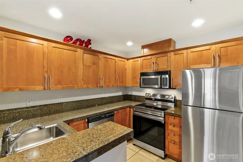 Property photo for 123 Queen Anne Avenue N #304, Seattle photo 14