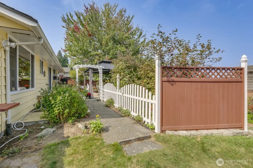 Property photo for 1719 Bailey Avenue, Everett photo 32