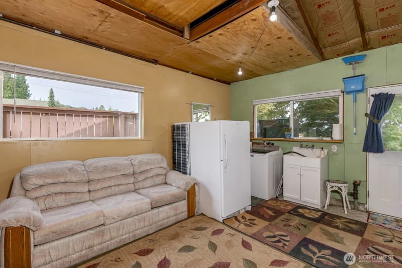 Property photo for 1719 Bailey Avenue, Everett photo 24