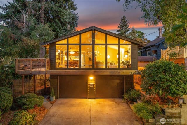 Property photo for 2604 12th Avenue W, Seattle