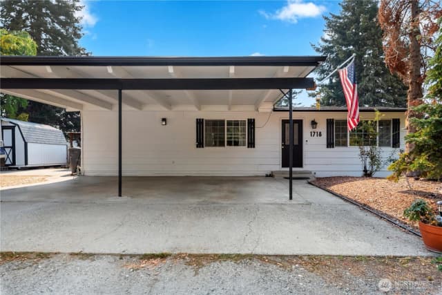 Property photo for 1718 8th St Ne, East Wenatchee