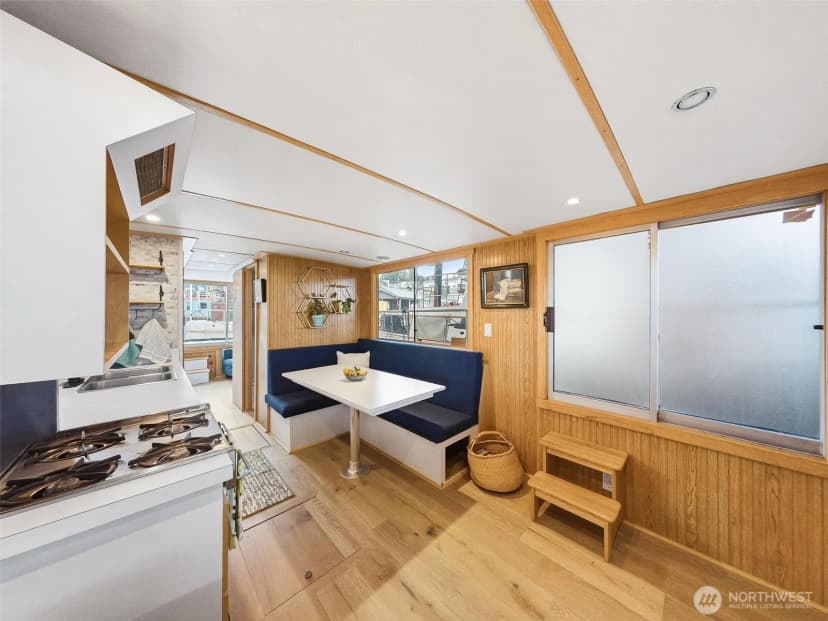 Property photo for 2401 N Northlake Way, Seattle photo 5