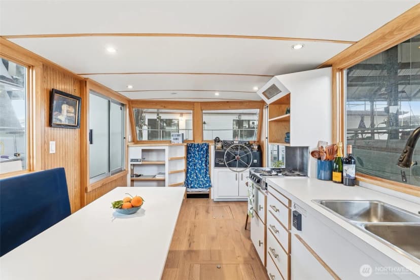 Property photo for 2401 N Northlake Way, Seattle photo 4