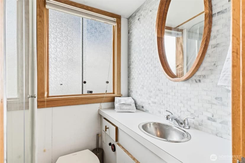 Property photo for 2401 N Northlake Way, Seattle photo 6