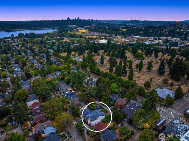 Property photo for 5249 36th Avenue Ne, Seattle photo 4