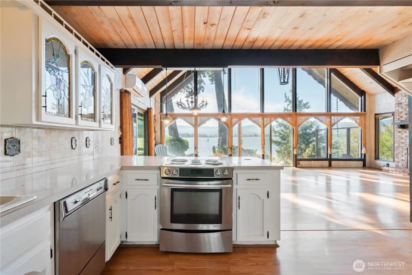 Property photo for 10 W Cape Horn Road, Cathlamet photo 8