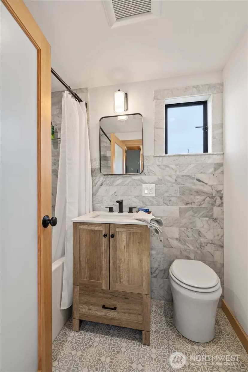 Property photo for 1080 W Ewing Place #0-p, Seattle photo 11