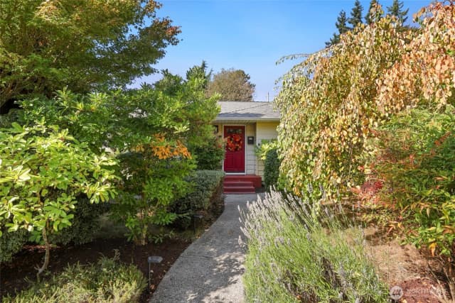 Property photo for 8137 31st Avenue Sw, Seattle photo 3