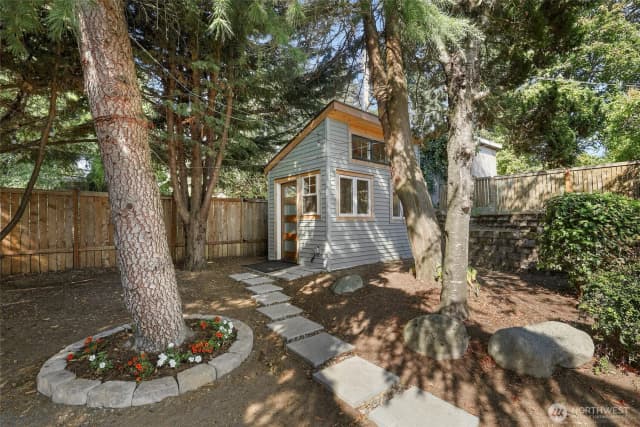 Property photo for 8137 31st Avenue Sw, Seattle photo 2