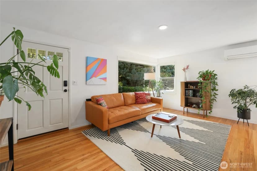 Property photo for 8137 31st Avenue Sw, Seattle photo 4