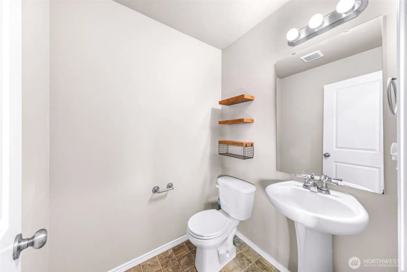 Property photo for 930 Cove View Circle, Oak Harbor photo 14