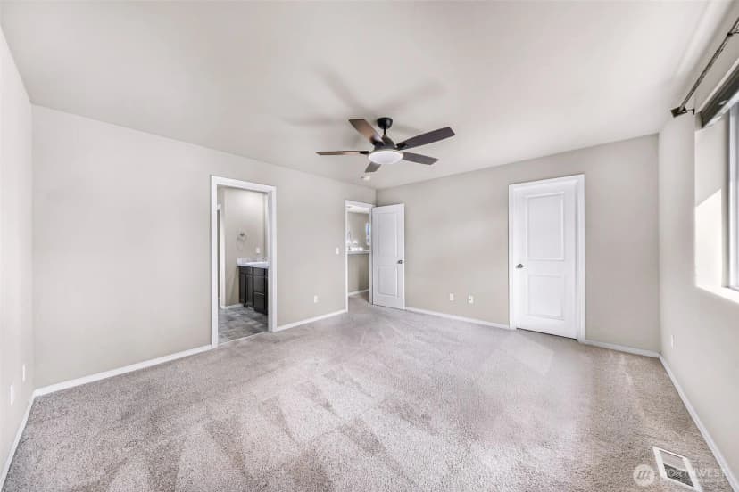 Property photo for 930 Cove View Circle, Oak Harbor photo 18