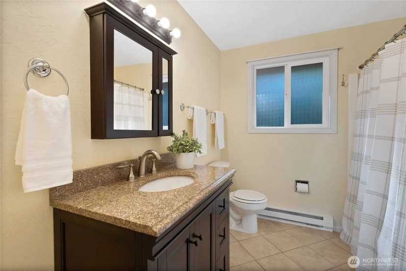 Property photo for 521 E Lakeshore Drive W, Shelton photo 11