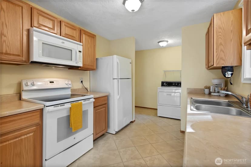 Property photo for 521 E Lakeshore Drive W, Shelton photo 6