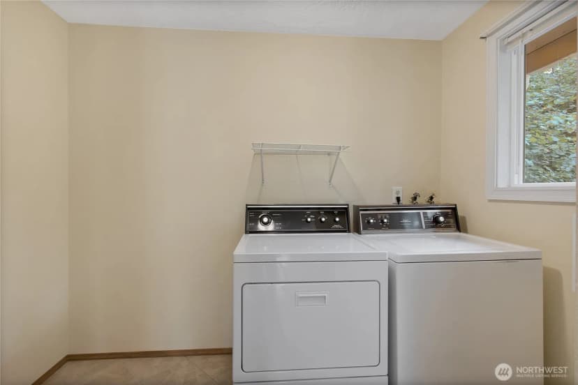 Property photo for 521 E Lakeshore Drive W, Shelton photo 15