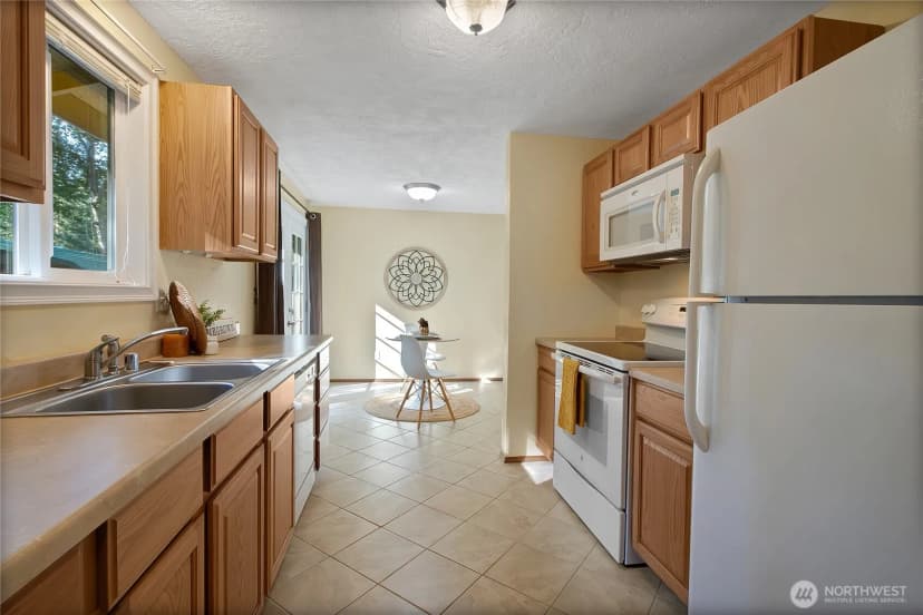 Property photo for 521 E Lakeshore Drive W, Shelton photo 7