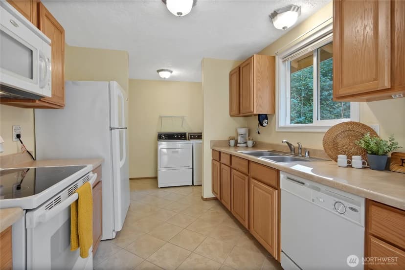 Property photo for 521 E Lakeshore Drive W, Shelton photo 8