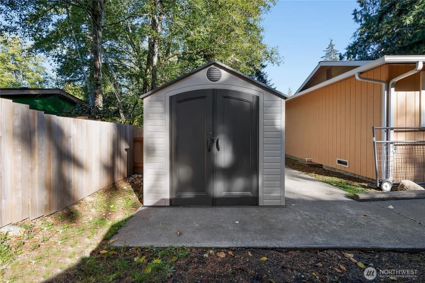 Property photo for 521 E Lakeshore Drive W, Shelton photo 20